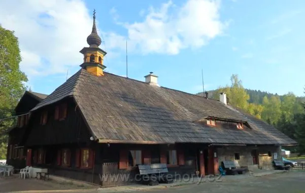 A Šumava farmstead near the starting point for the canal walk